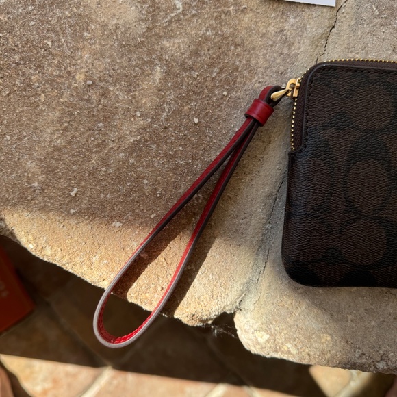 NEW WITH TAGS COACH SIGNATURE ZIP AROUND POUCH/ WRISTLET - Picture 5 of 6